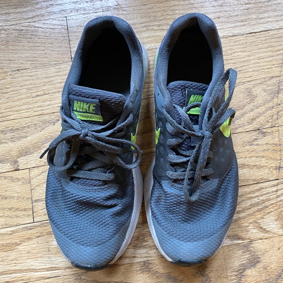 Used Nikes - Picture 2 of 4